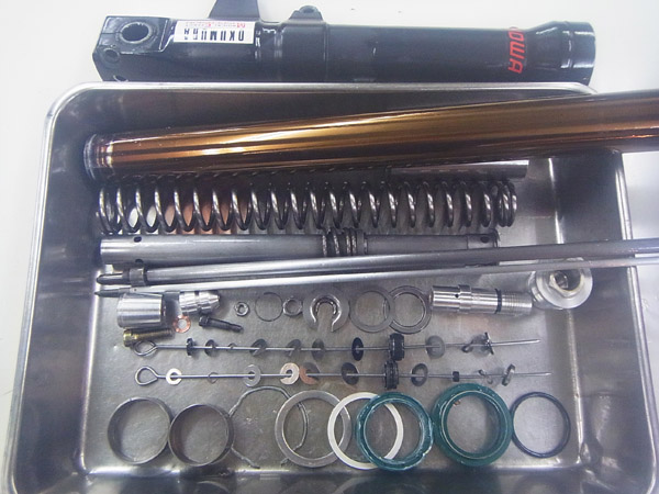 VTR1000F前後サスペンションのフルメンテナンスが完了いたし